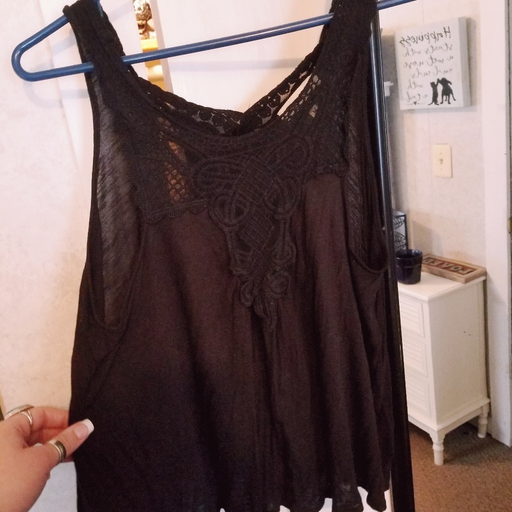 🖤Flowy adorable black tank🖤